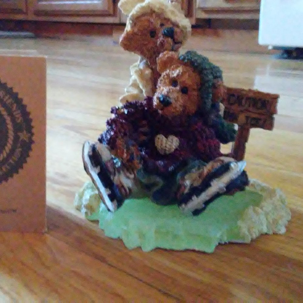 Boyds Helping Hands Simone & Baily Bears FIGUERINE
